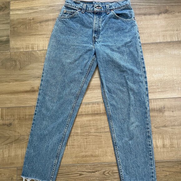 Vintage Levi's Jeans Womens 9 Orange Tab 10950 Relaxed Fit Tapered Leg Raw Hem - Picture 1 of 14